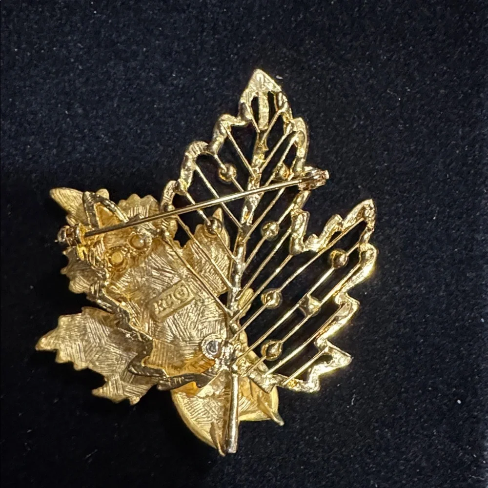 N/A elegant gold